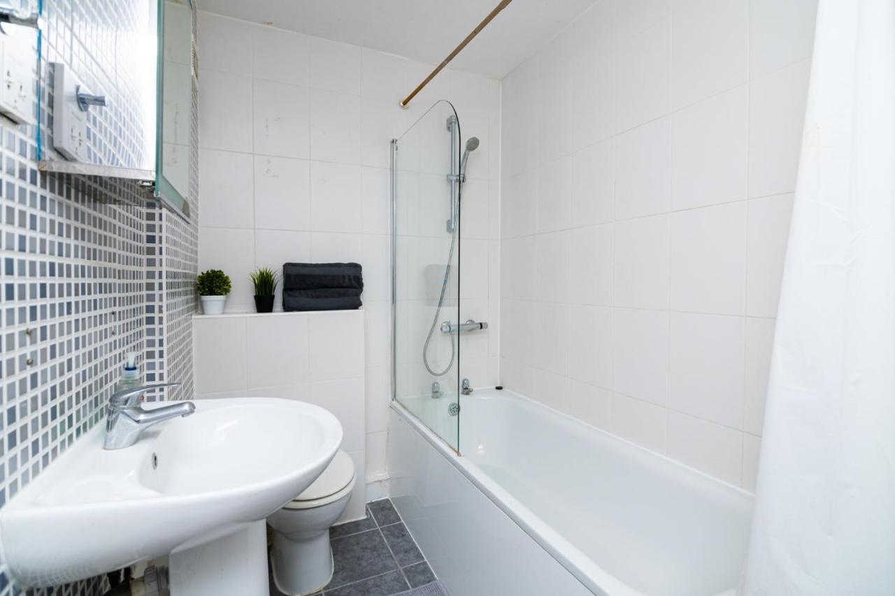 Charming Gem II 2Bd 2Ba Retreat Appartement Londen Buitenkant foto